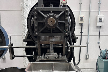 ポンス加工機